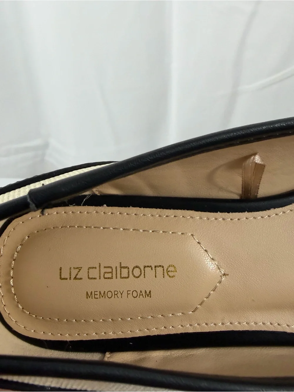 NWT Liz Claiborne Women’s Size 6 Cream Black Two-Tone Ballet Flats